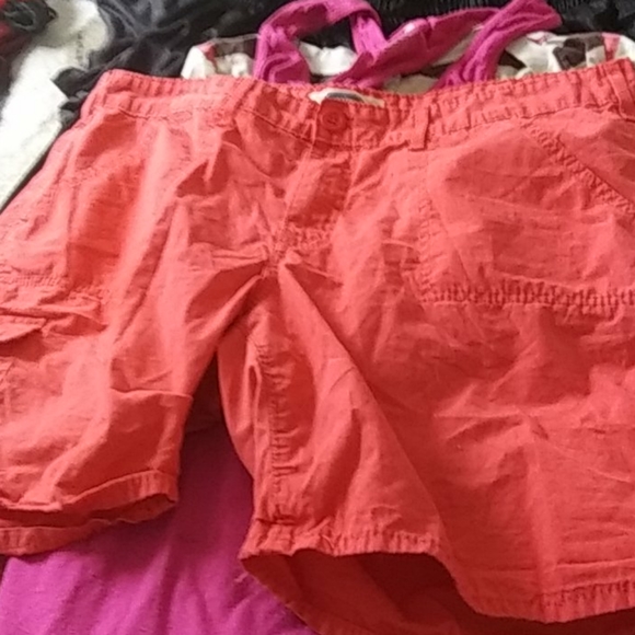 Shirts and shorts and sweats - Picture 7 of 7